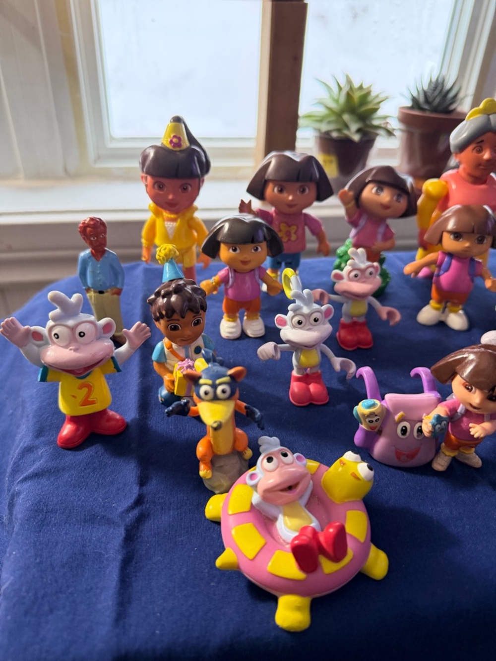 Assorted Character Figure Set - Multicolor - Picture 3 of 5